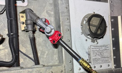 Photo of an unidentified air-brake connector on a trailer, sent to the AI copilot
